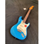 Squier Classic Vibe 60s Stratocaster, синий Лейк-Плэсид #ISSI21002304 (7 фунтов 10,1 унции) Classic Vibe 60s Stratocaster, Lake Placid Blue - фото