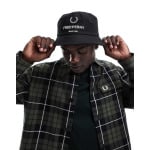 Черная панама унисекс Fred Perry с вышитым логотипом - фото