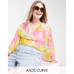 Топ с глубоким вырезом и ярким цветочным принтом ASOS DESIGN Curve Curve - фото