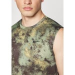 Топ TEE CAMO Nike Performance, зеленый - фото 2