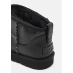 Классические ботильоны CLASSIC ULTRA MINI  UGG, черный - фото 4