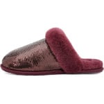 Тапочки UGG Scuffette II Mirror Ball, цвет Wild Grape - фото 4