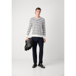 Джемпер ESSENTIAL CREW NECK Tommy Hilfiger, белый - фото 5