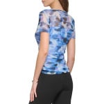 Топ DKNY Short Sleeve Print Mesh, цвет Frosting Blue/White Multi - фото 2