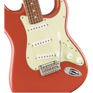 Плеер Fender Limited Edition Stratocaster, накладка на гриф Pau Ferro, цвет Fiesta Red Limited Edition Player Stratocaster, Pau Ferro Fingerboard, Fiesta Red