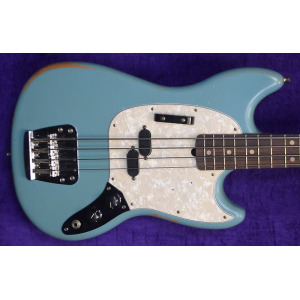 Fender Mustang Justin Meldal-Johnson Short Scale, Daphne Blue с розовым деревом Fender Mustang Justin Meldal- Short Scale, with Rosewood