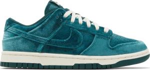 Nike atomic teal top