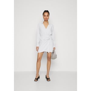 Повседневное платье DRAPEY SHIRTDRESS Abercrombie & Fitch, сирень