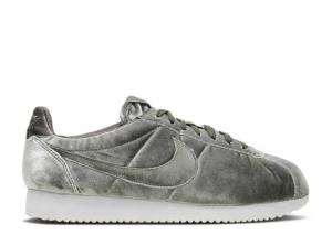 Nike WMNS CLASSIC CORTEZ PREMIUM VELVET MEDIUM