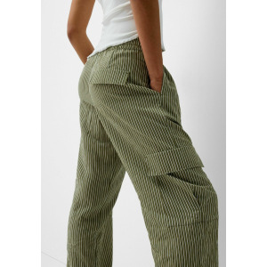 Брюки-карго STRIPED WITH ELASTICATED WAIST Bershka, хаки