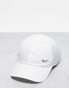 Заказать Белая кепка Nike с металлическим логотипом – цены, описание и ...