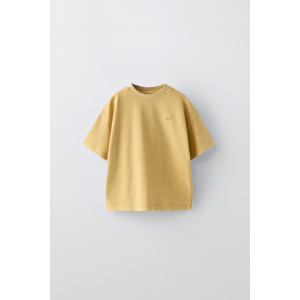 Футболка с вышивкой garment dye ZARA, цвет mustard