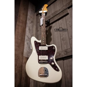 Электрогитара Squier Classic Vibe '60s Jazzmaster, Laurel Fingerboard, Olympic White Electric Guitar