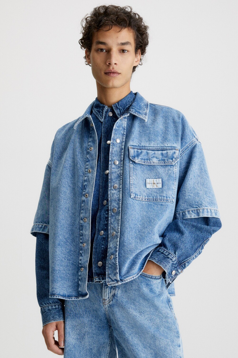 

Синяя джинсовая рубашка с короткими рукавами Calvin Klein Oversize Calvin Klein Jeans, синий