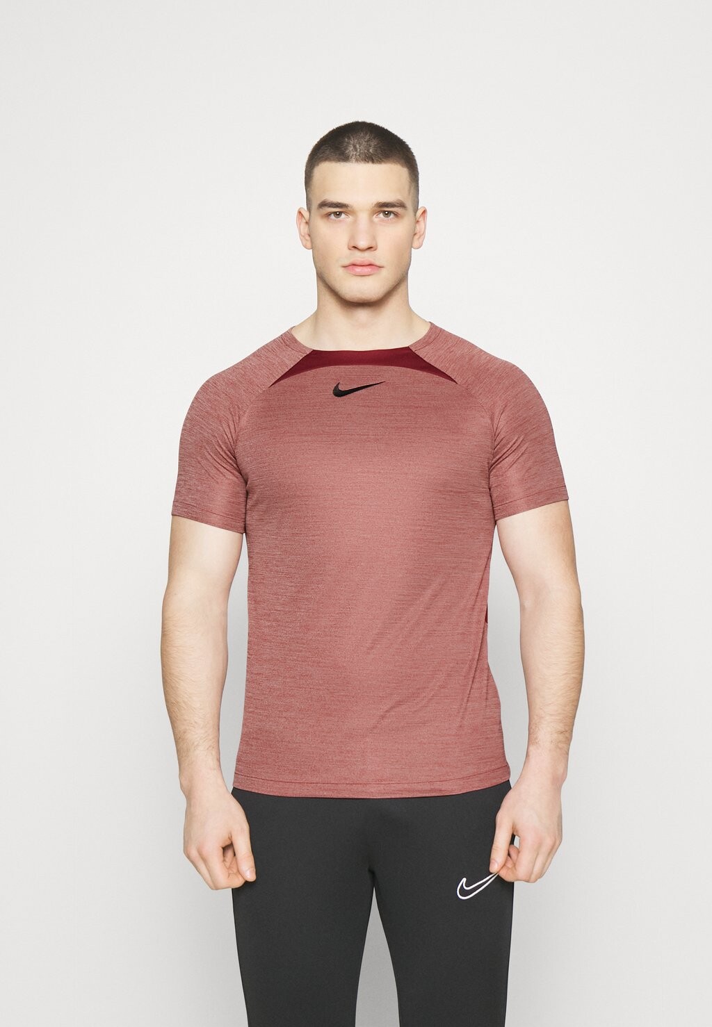

Футболка Nike