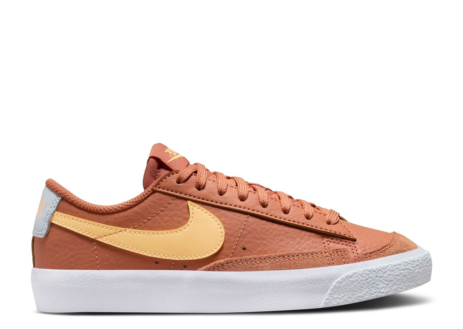 

Кроссовки Nike Blazer Low '77 Gs 'Amber Brown', коричневый