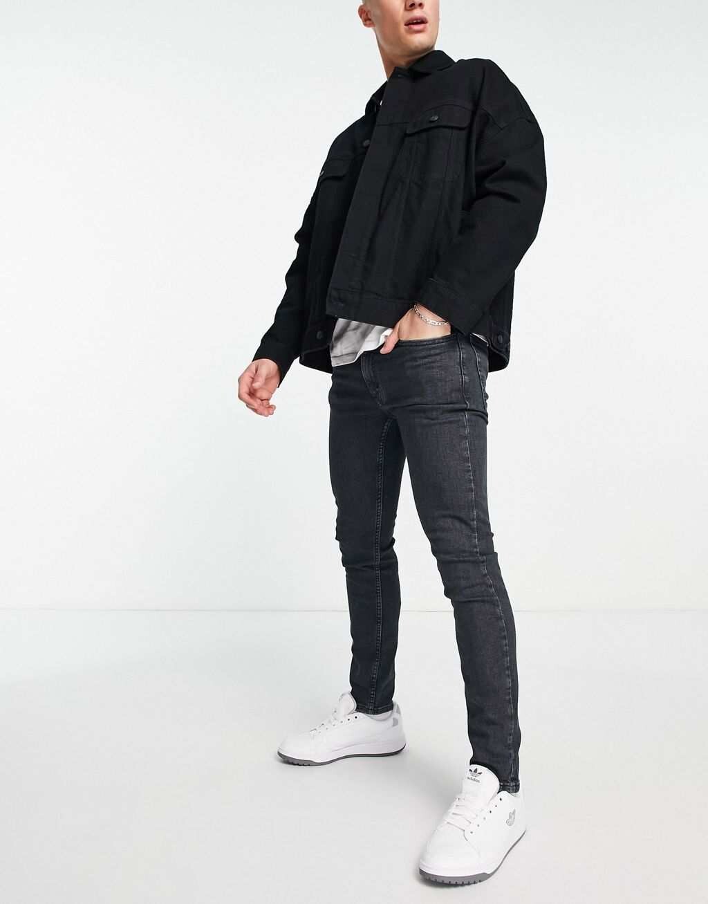 

Черные джинсы скинни Levi's 519 Extreme