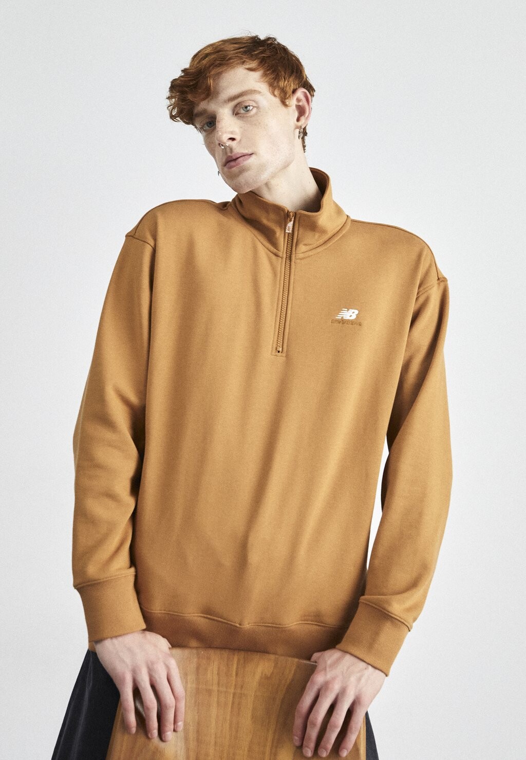

Толстовка New Balance, цвет tobacco