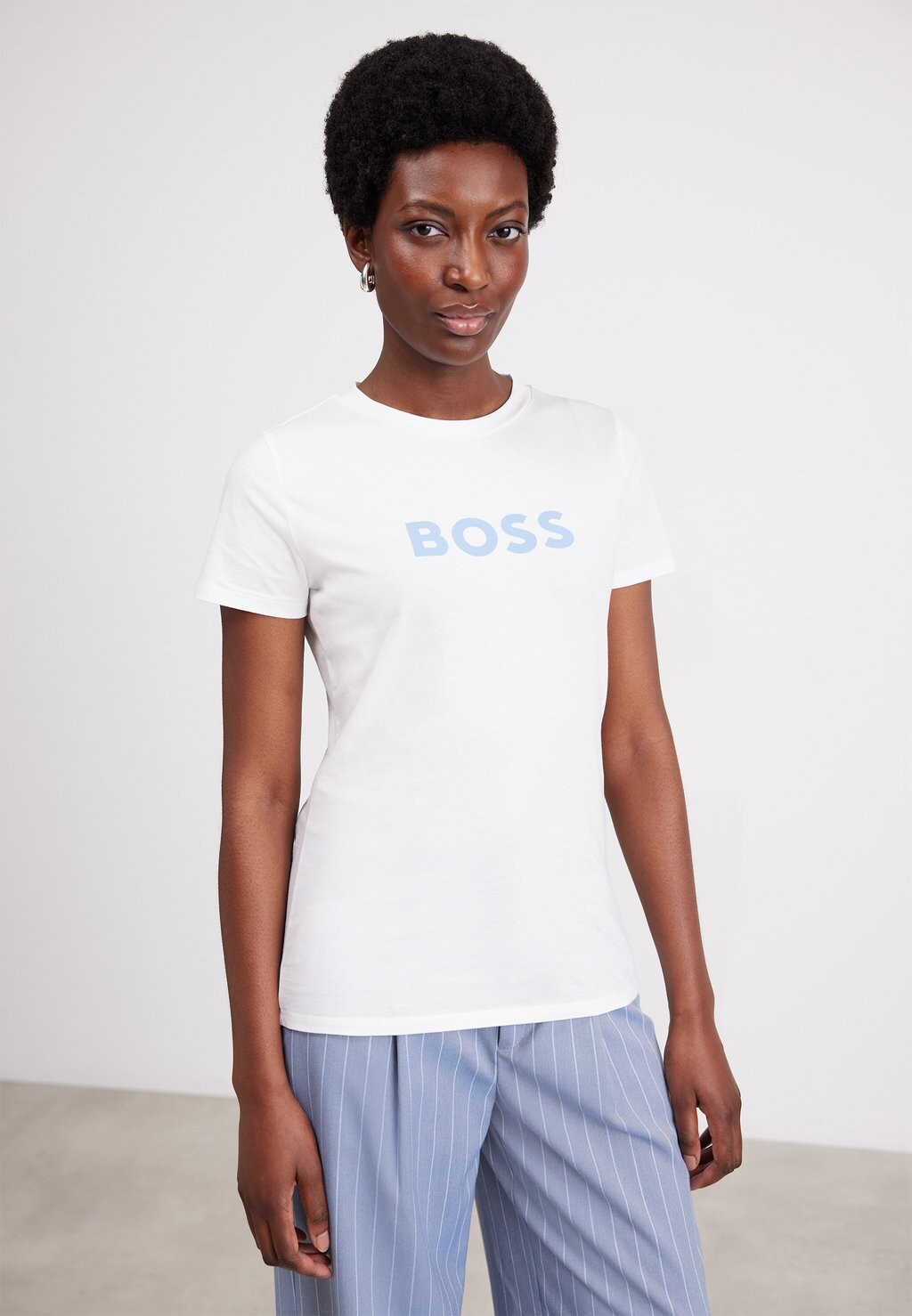 

Футболка с принтом BOSS, крем