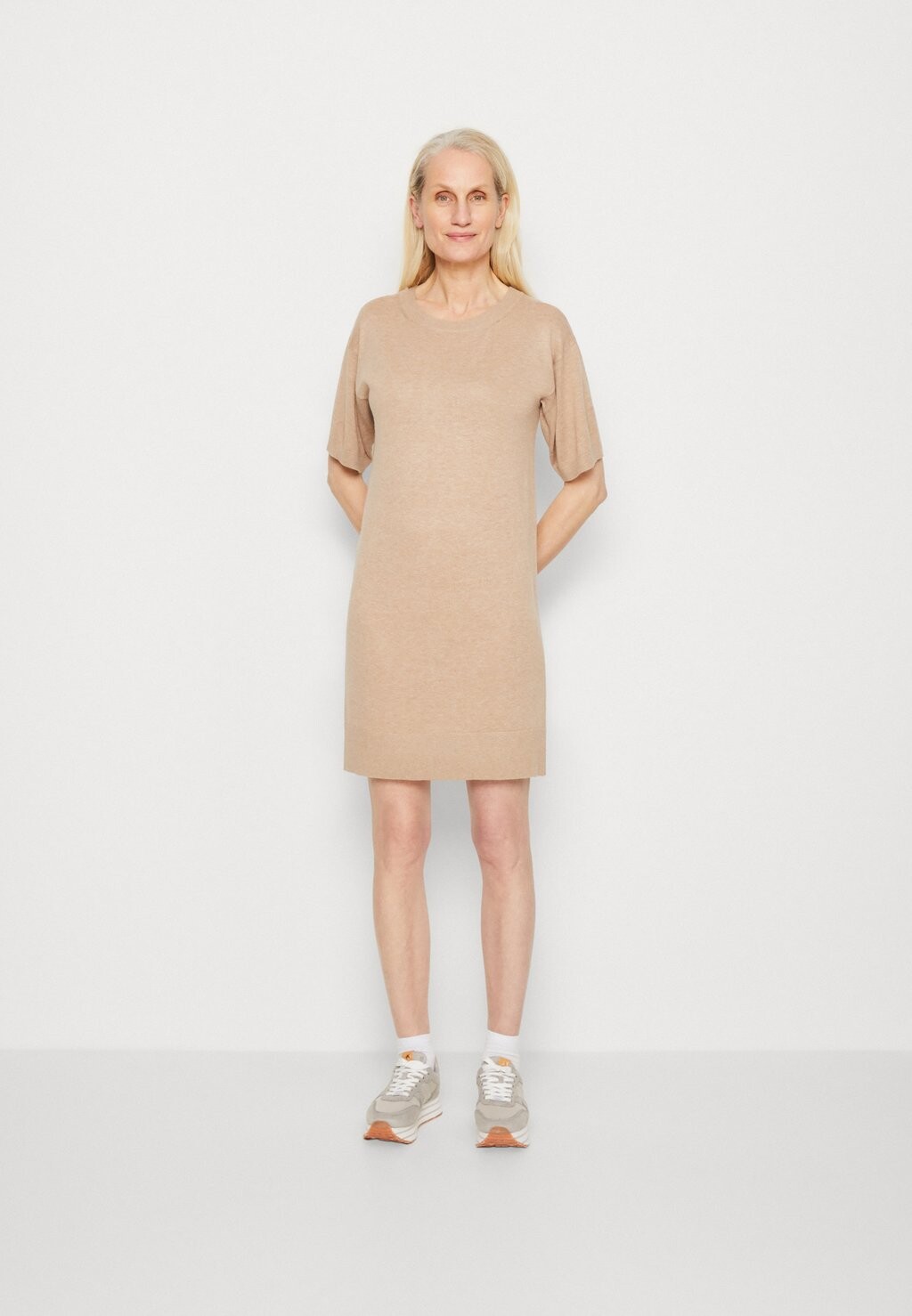 

Вязаное платье Esprit