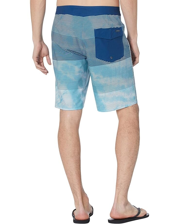 

Шорты для плавания Quiksilver Surfsilk Massive 20" Boardshorts, цвет Blue Light