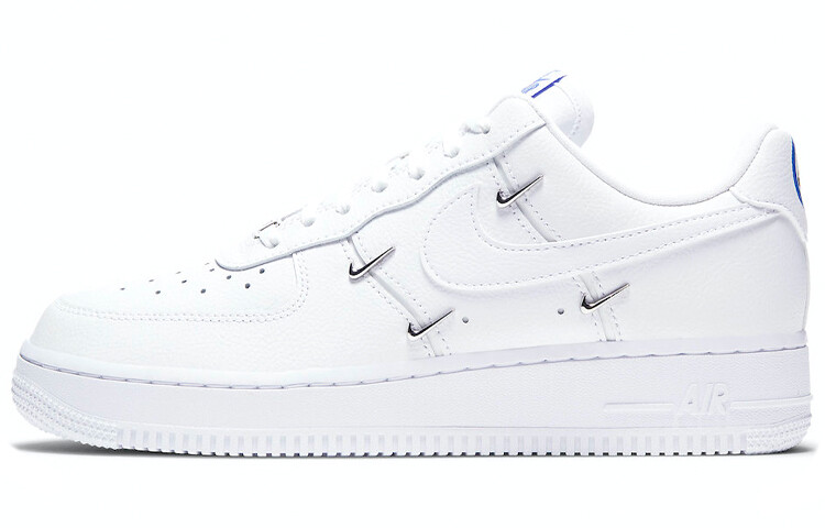 

Кроссовки женские Nike Air Force 1 LX, chrome luxe white