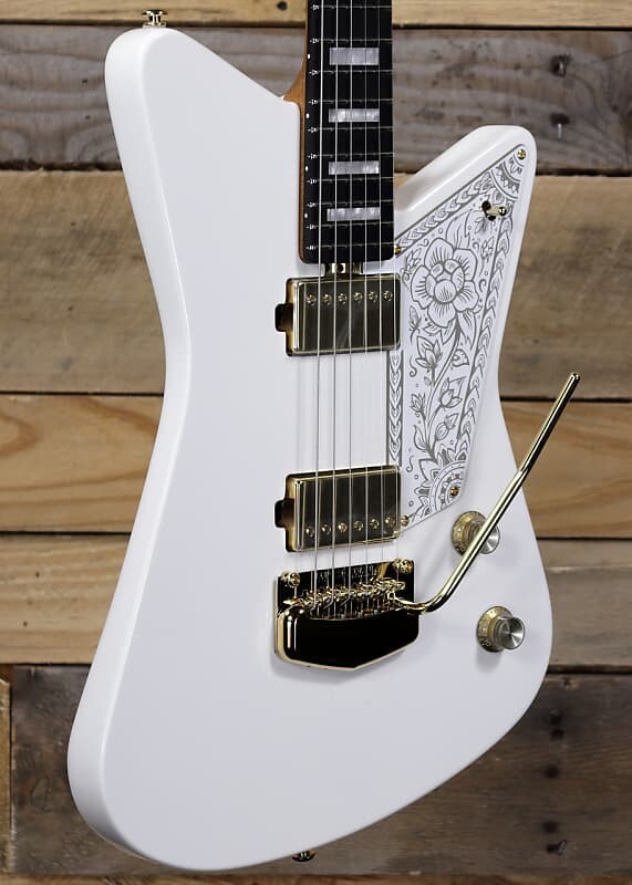 

Электрогитара Music Man Mariposa Electric Guitar Imperial White w/ Case