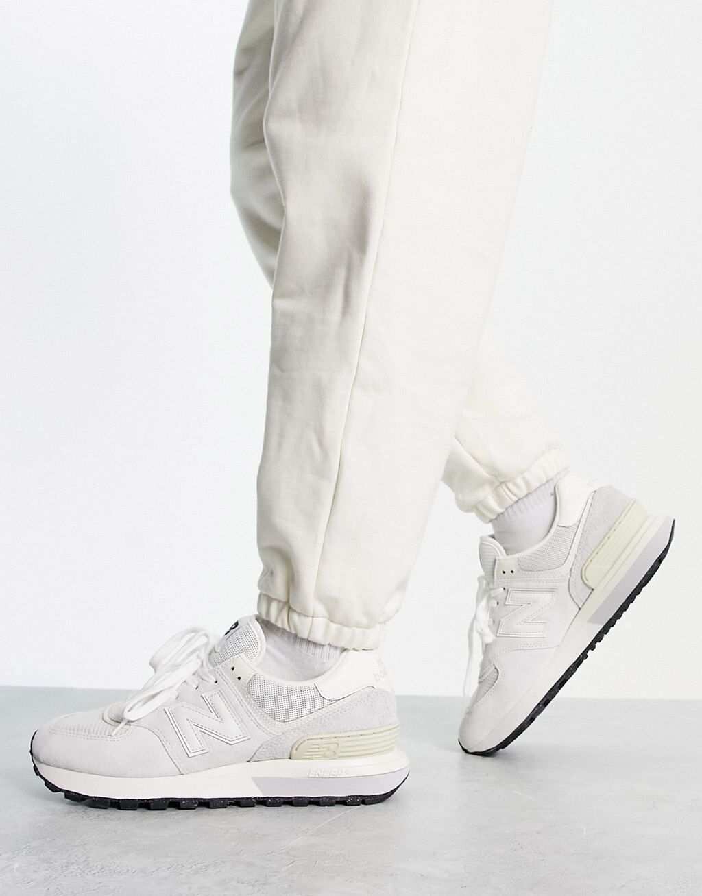 

Кроссовки New Balance 574 кремового и серого цвета, Серый