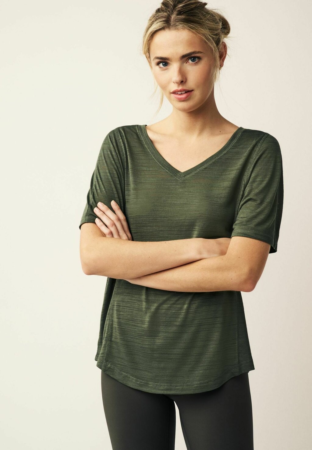 

Футболка базовая SHORT SLEEVE V-NECK Next, цвет mottled green