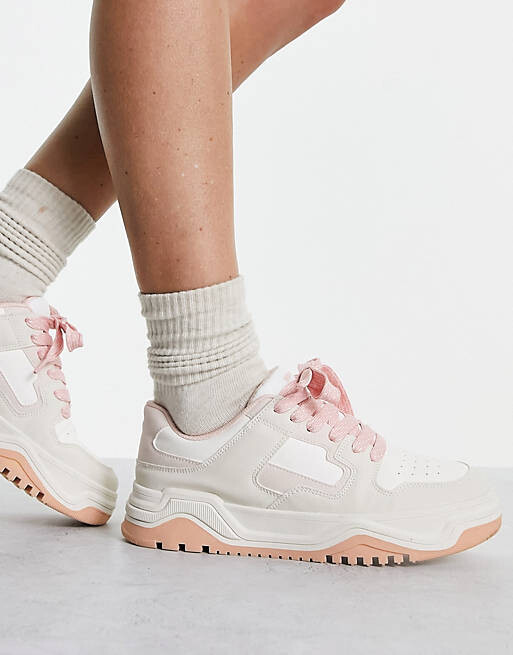 

Бежево-розовые кроссовки для фигуристов на платформе Bershka