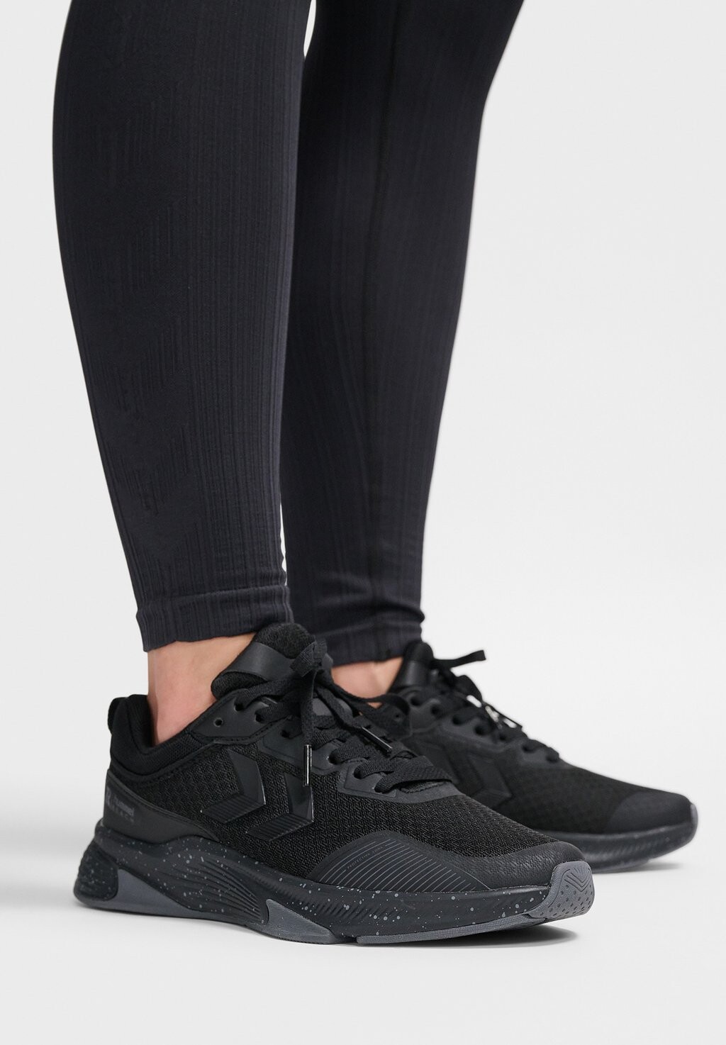 

Кроссовки REACH CORE Hummel, цвет black black