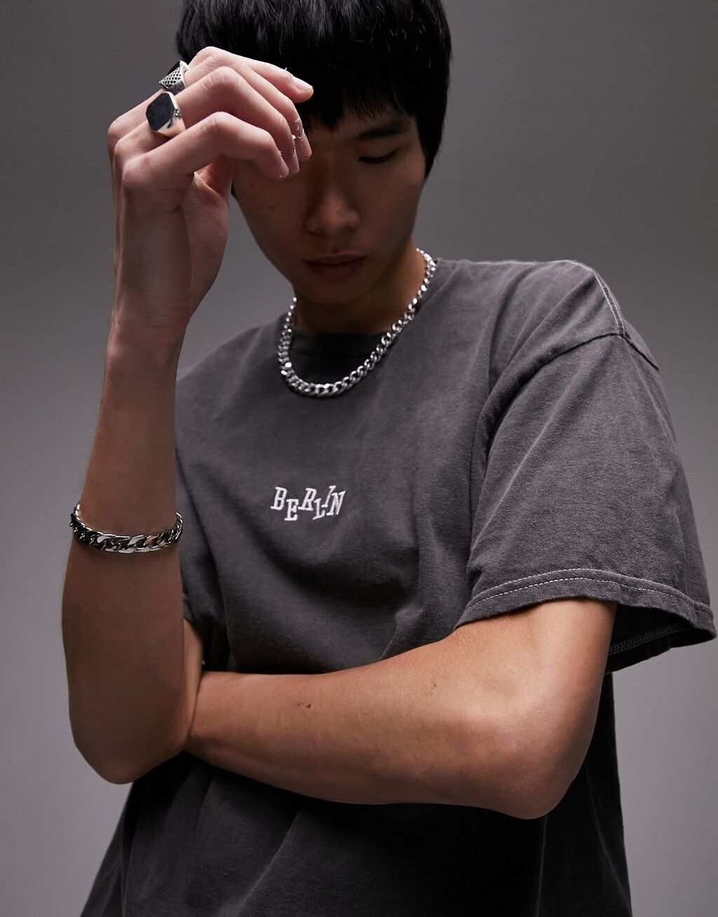 

Черная футболка оверсайз с вышивкой "Берлин" Topman