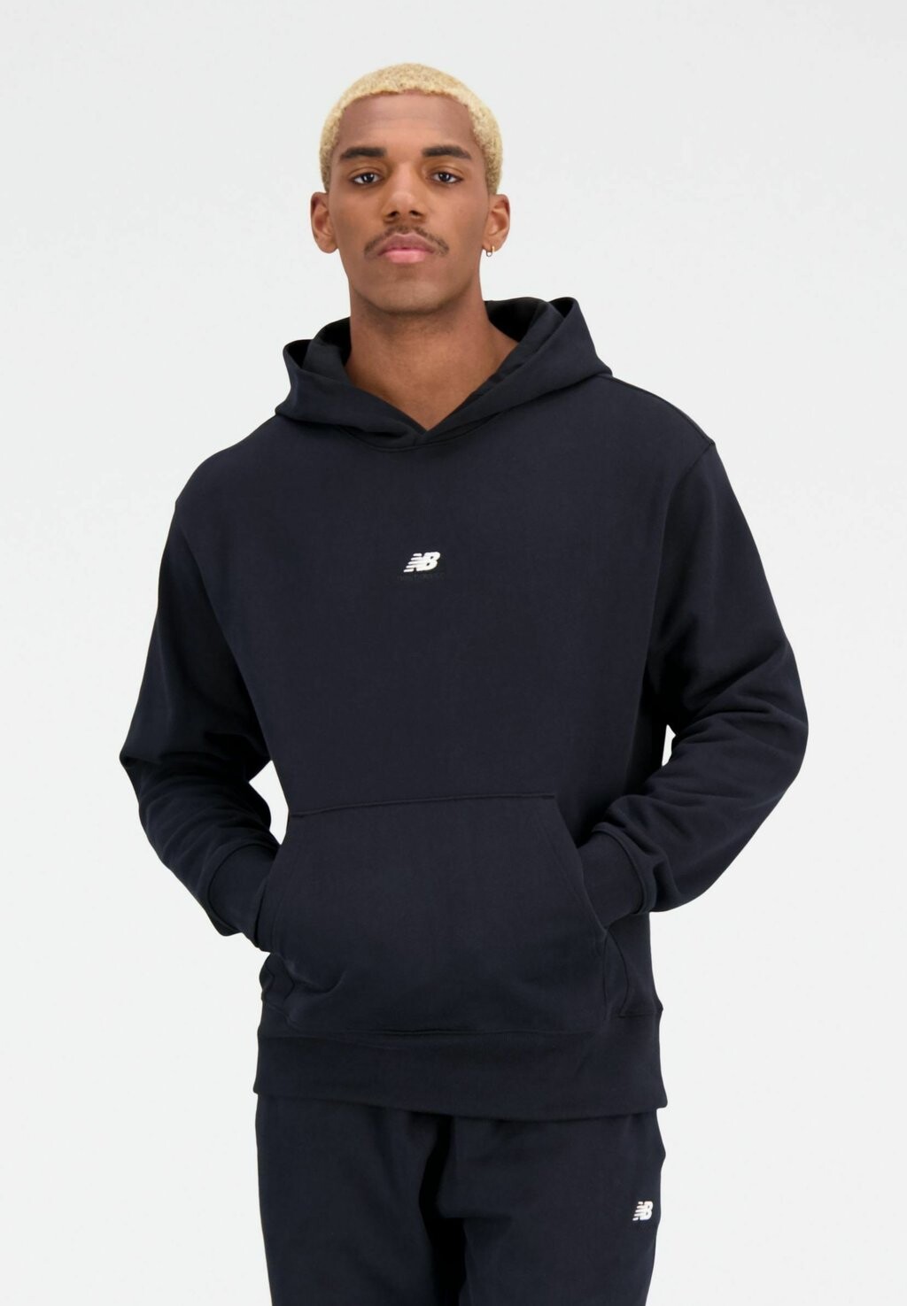 

Толстовка ATHLETICS REMASTERED GRAPHIC New Balance, черный