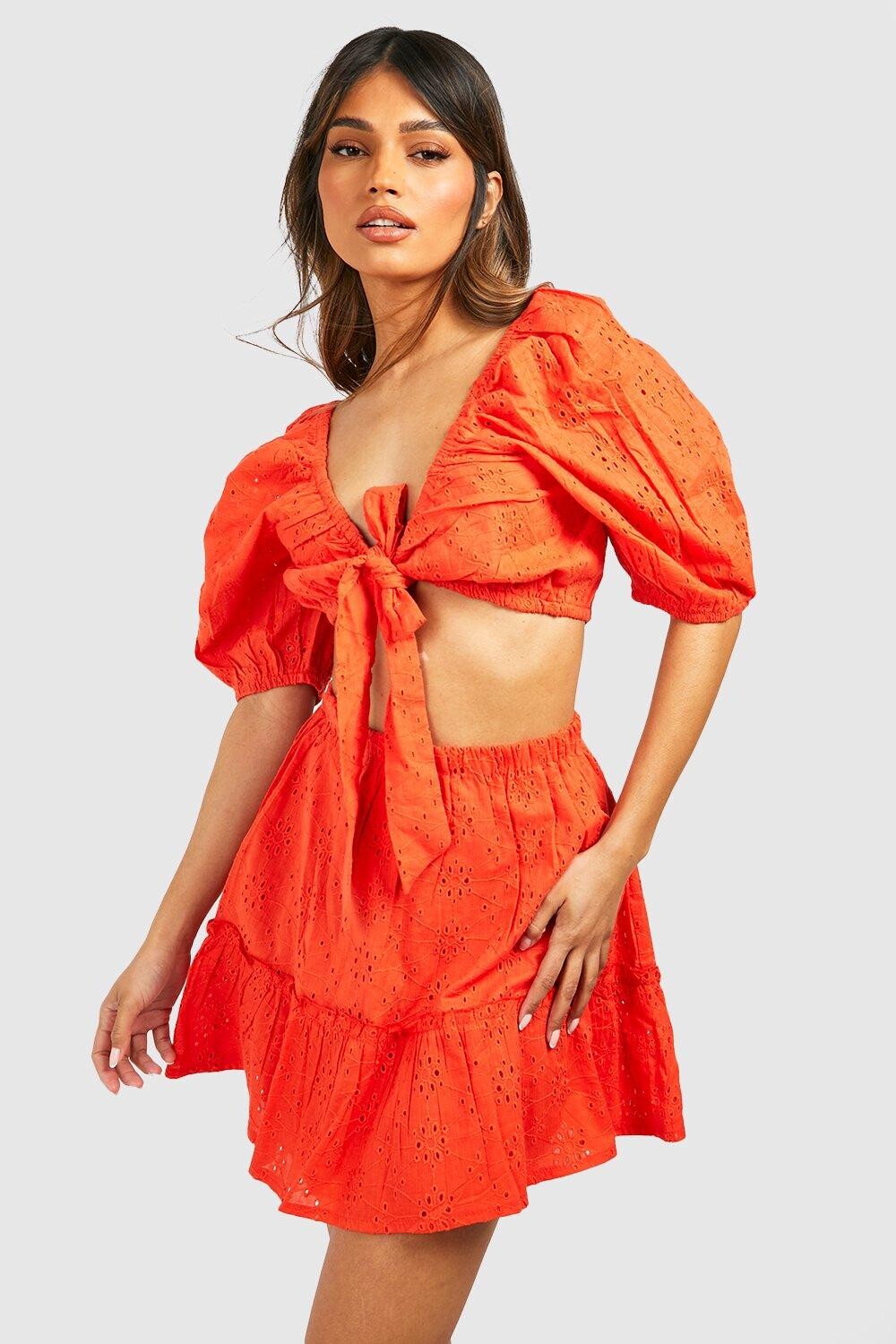 

Топ с узелом и юбкой с рюшами по низу Boohoo, красный