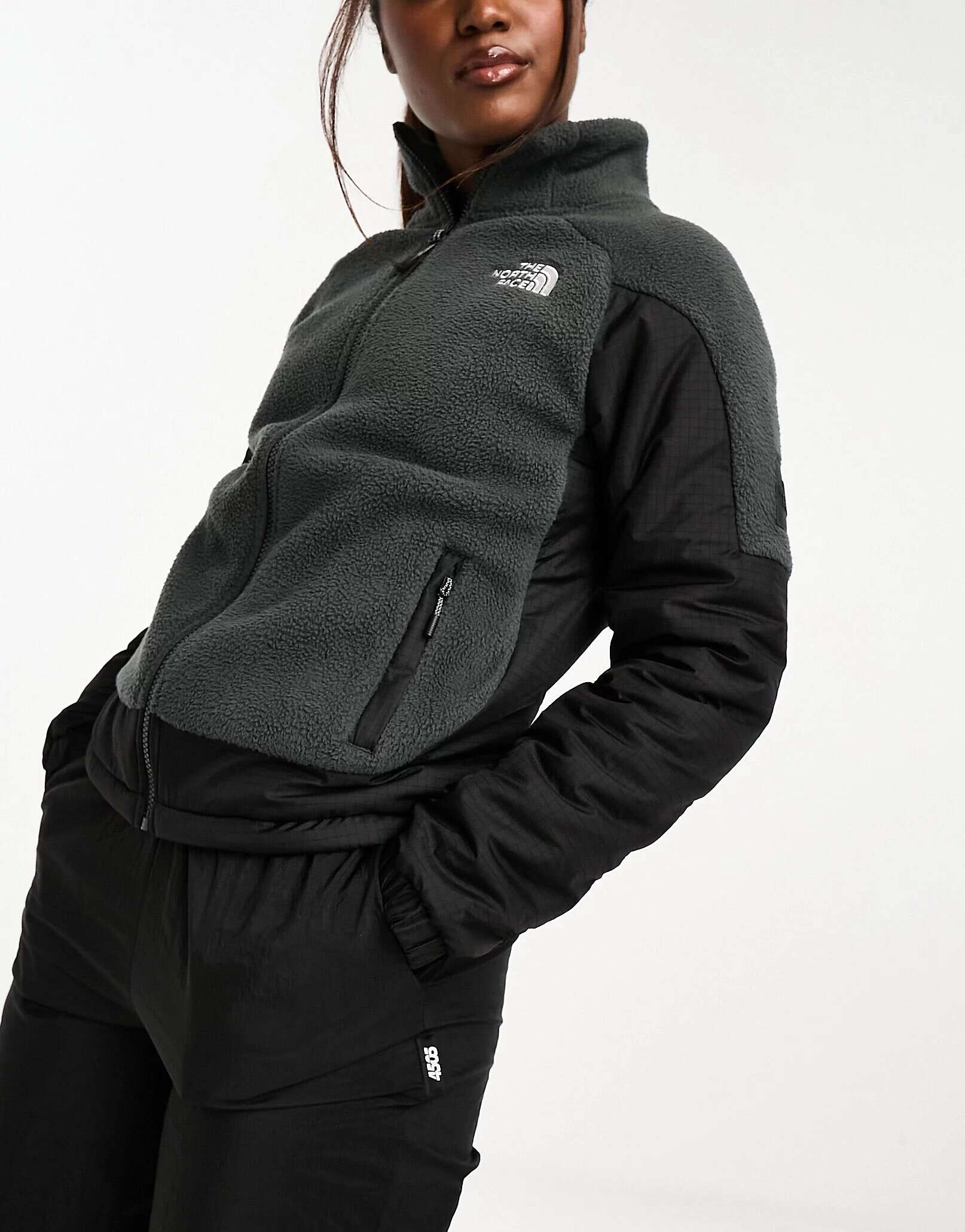 Черно-серая флисовая спортивная куртка The North Face NSE Fleeski Y2K