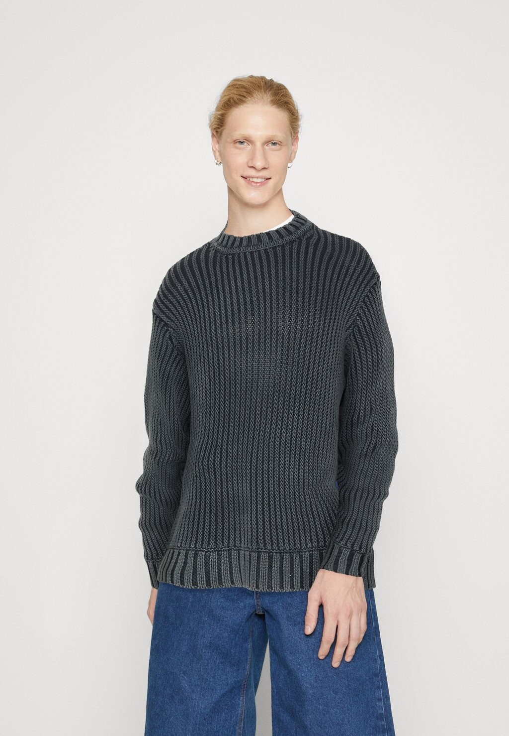 

Свитер BDG Urban Outfitters, темно-синий