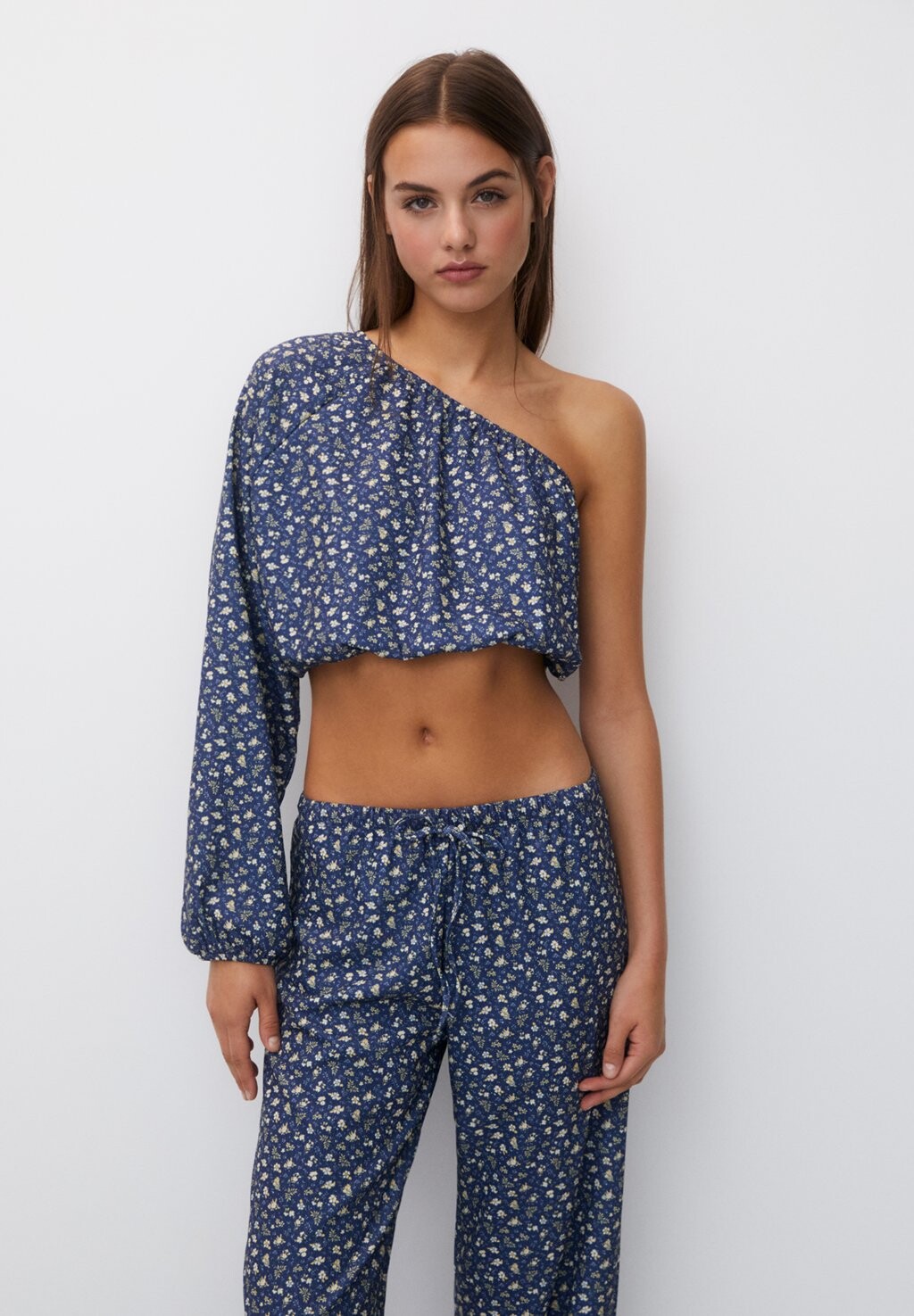 

Блузка ASYMMETRIC PULL&BEAR, цвет dark blue
