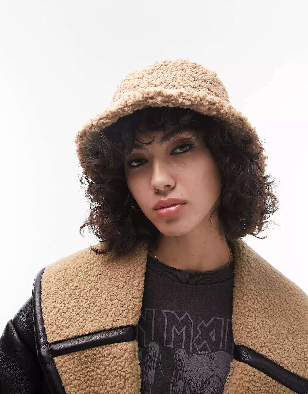 

Шляпа-ведро Topshop borg в бисквитном цвете