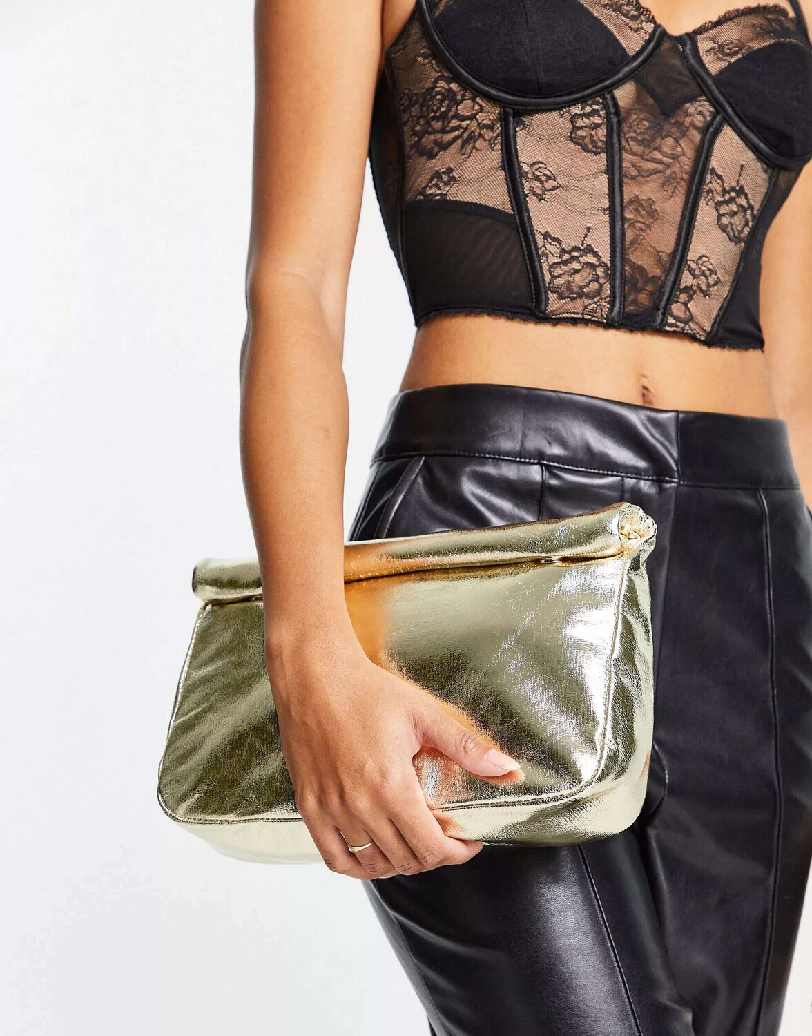 

Золотистый клатч с откидным верхом ASOS