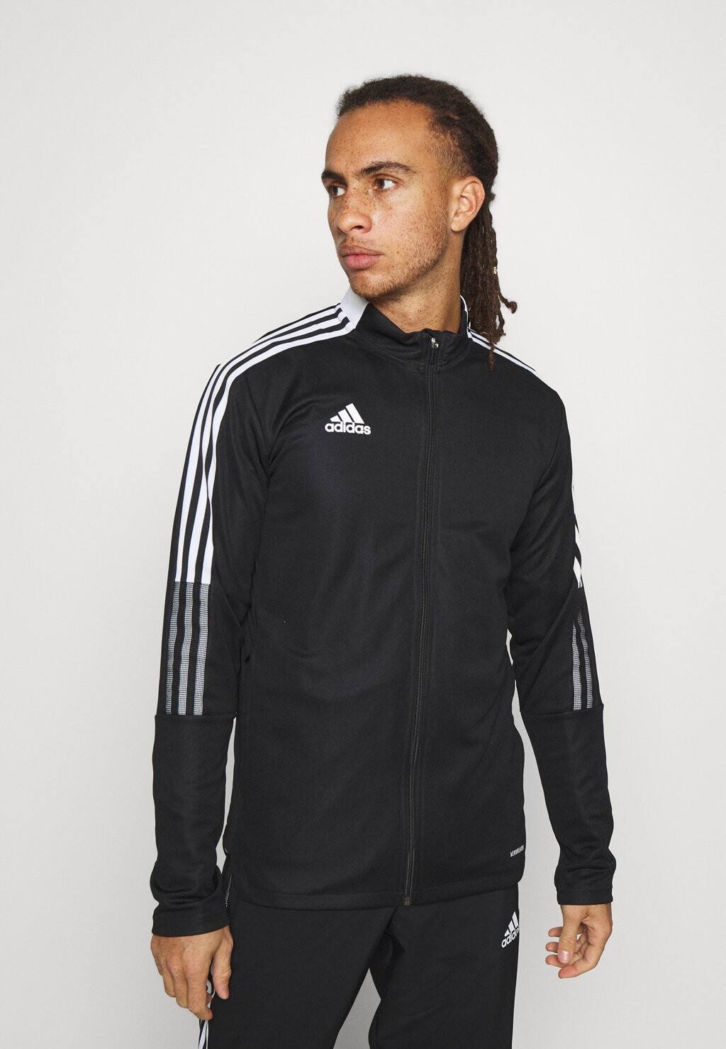 

Спортивная куртка Adidas
