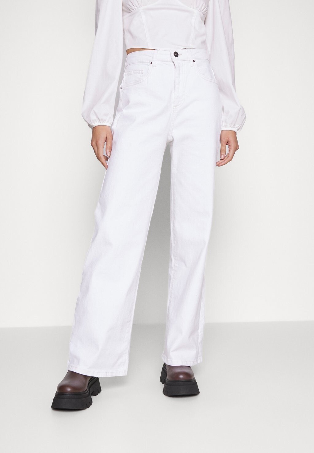 

Расклешенные джинсы Cotton On