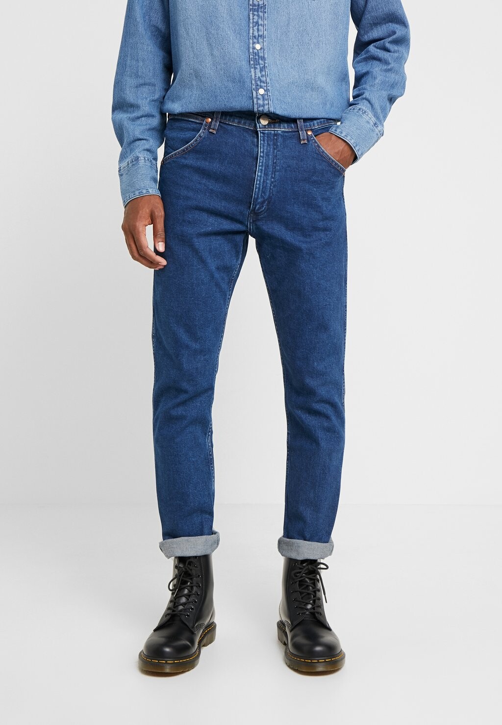 

Джинсы прямого кроя Wrangler