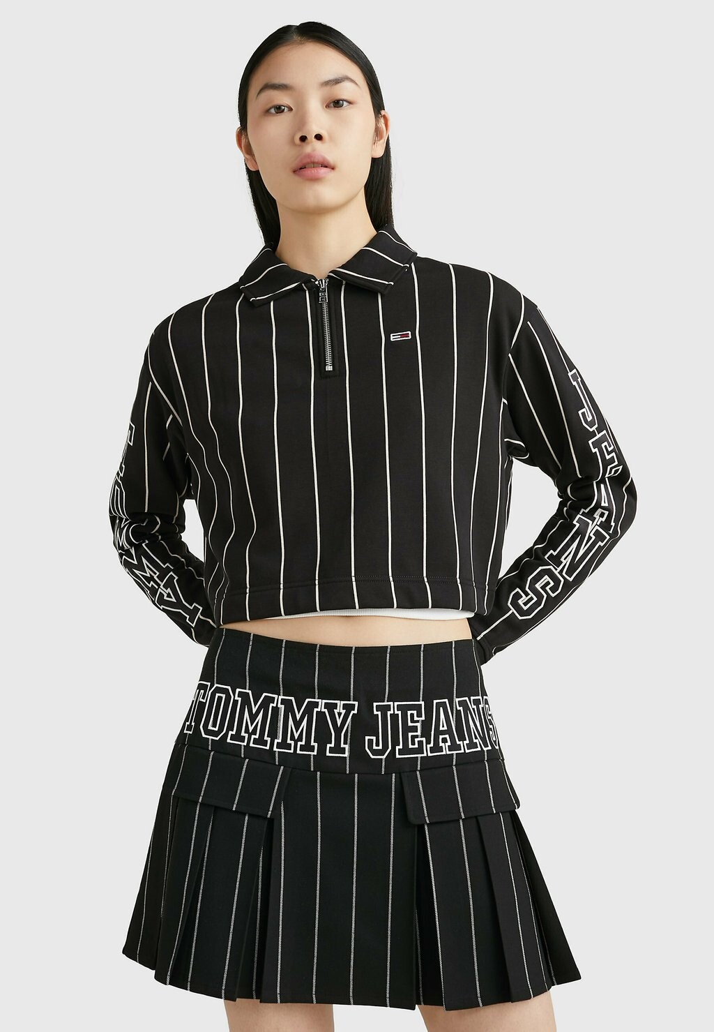 

Толстовка с капюшоном Tommy Jeans, черный