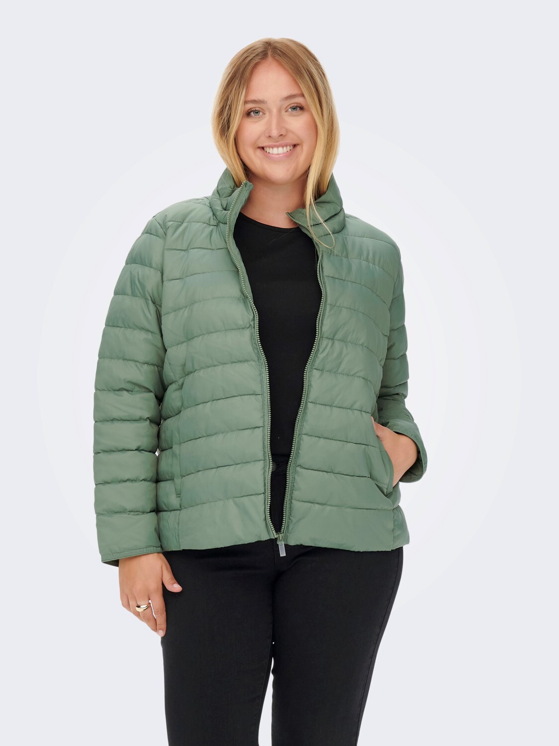 

Куртка ONLY Wattierte Puffer Stepp Plus Size Übergrößen, зеленый