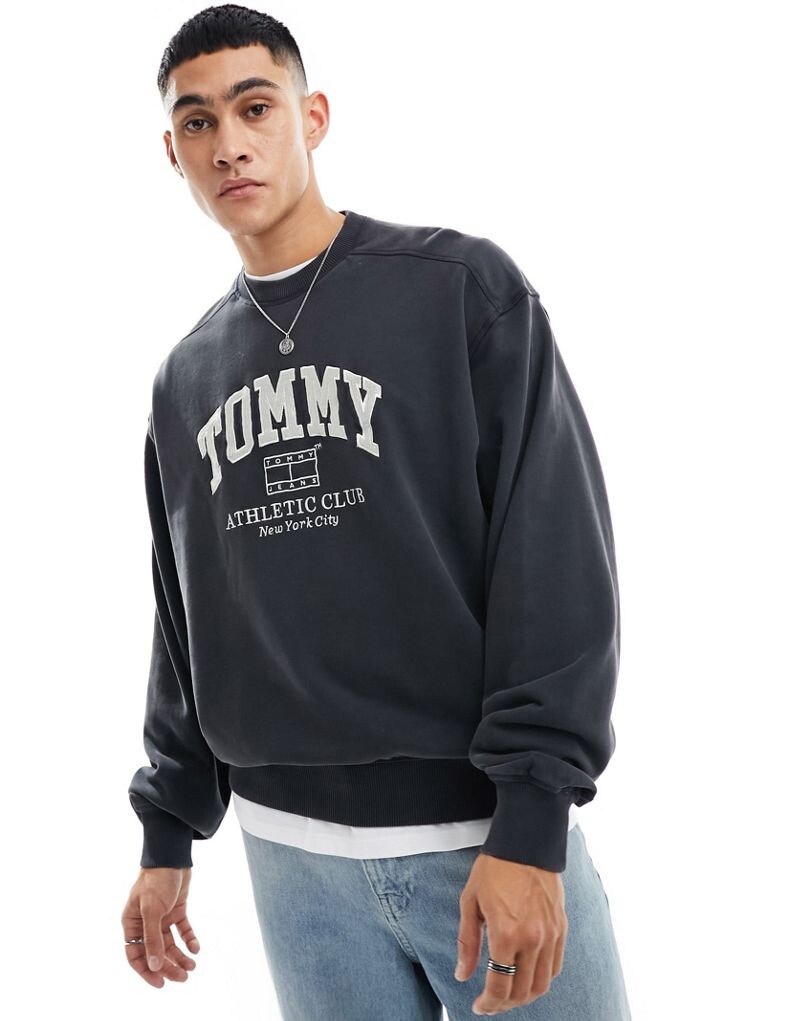

Tommy Hilfiger – черный свитшот с круглым вырезом свободного кроя