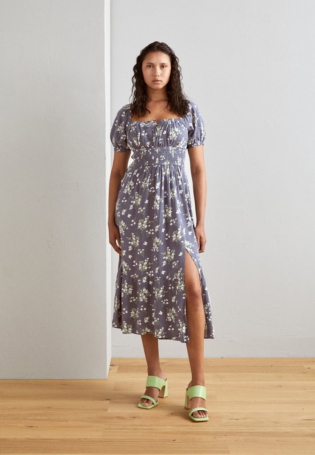 

Летнее платье Hollister Co.