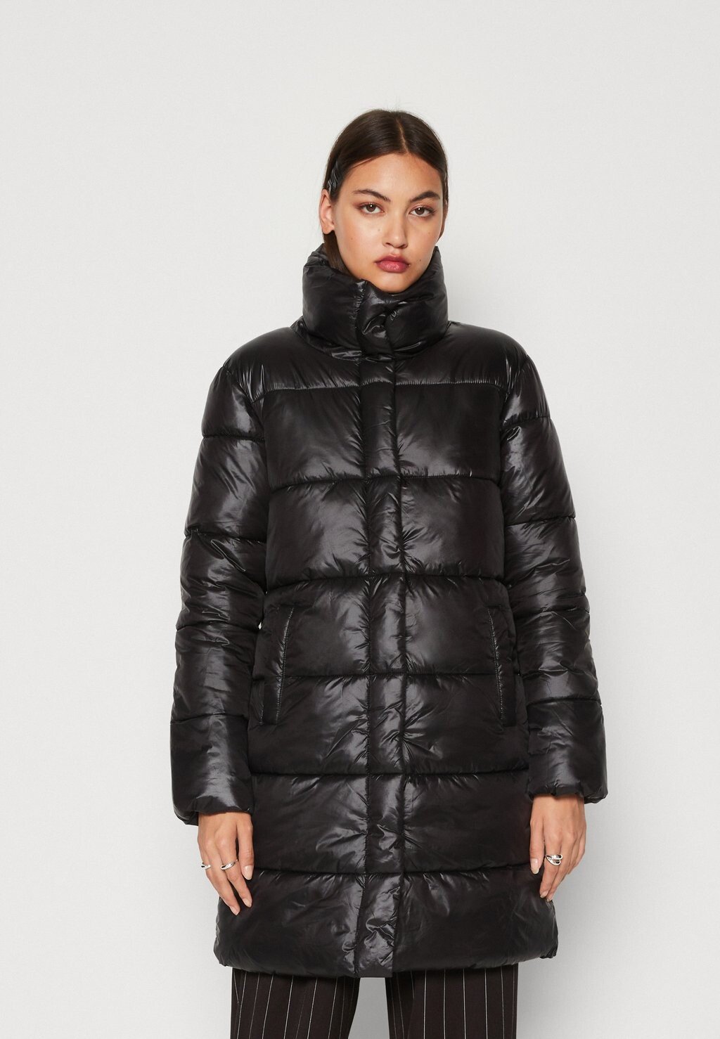 

Зимнее пальто Onlbailey Belted Highneck Puffer ONLY, черный