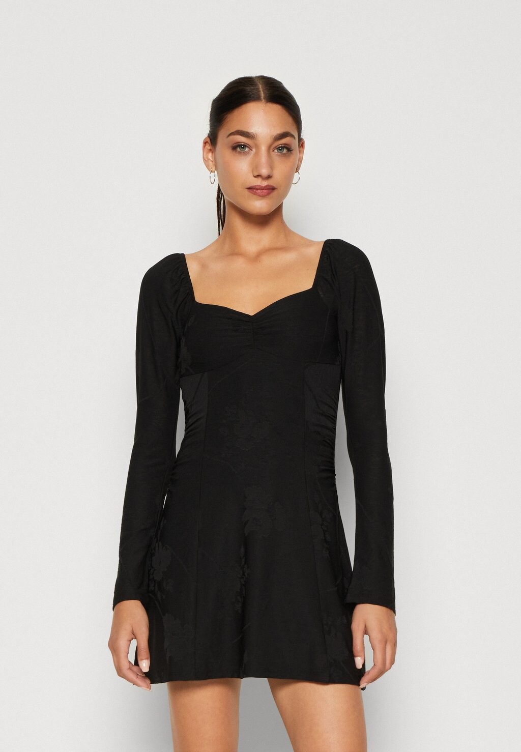 

Повседневное платье Gina Tricot, черный