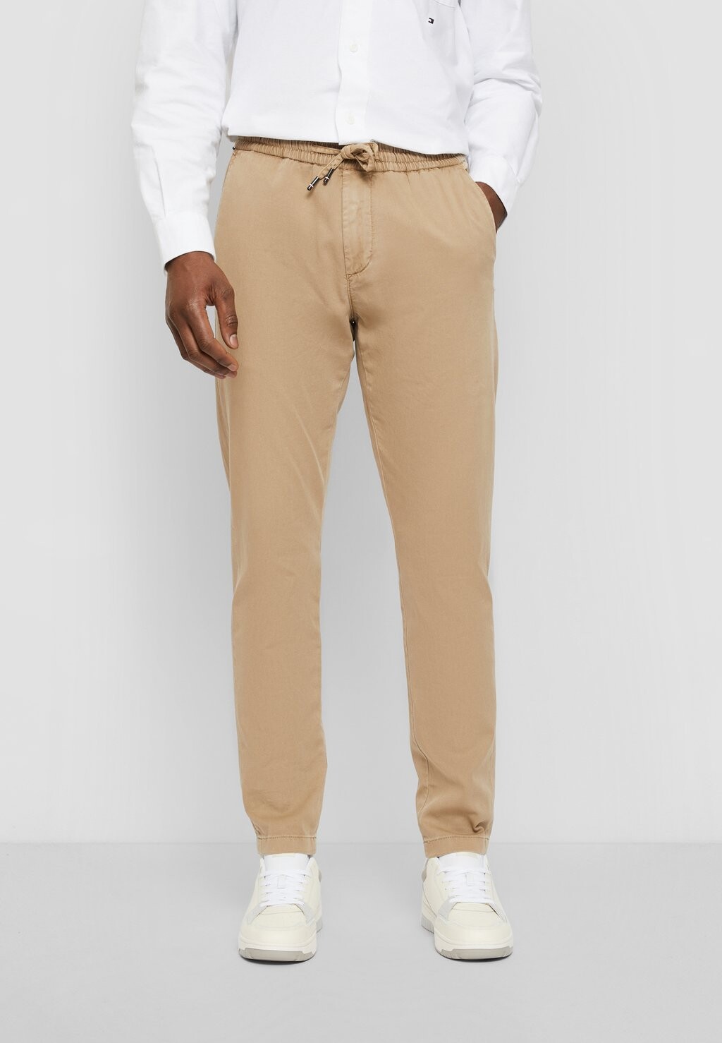

Брюки HARLEM GARMENT DYED DRAWSTRING Tommy Hilfiger, цвет batique khaki