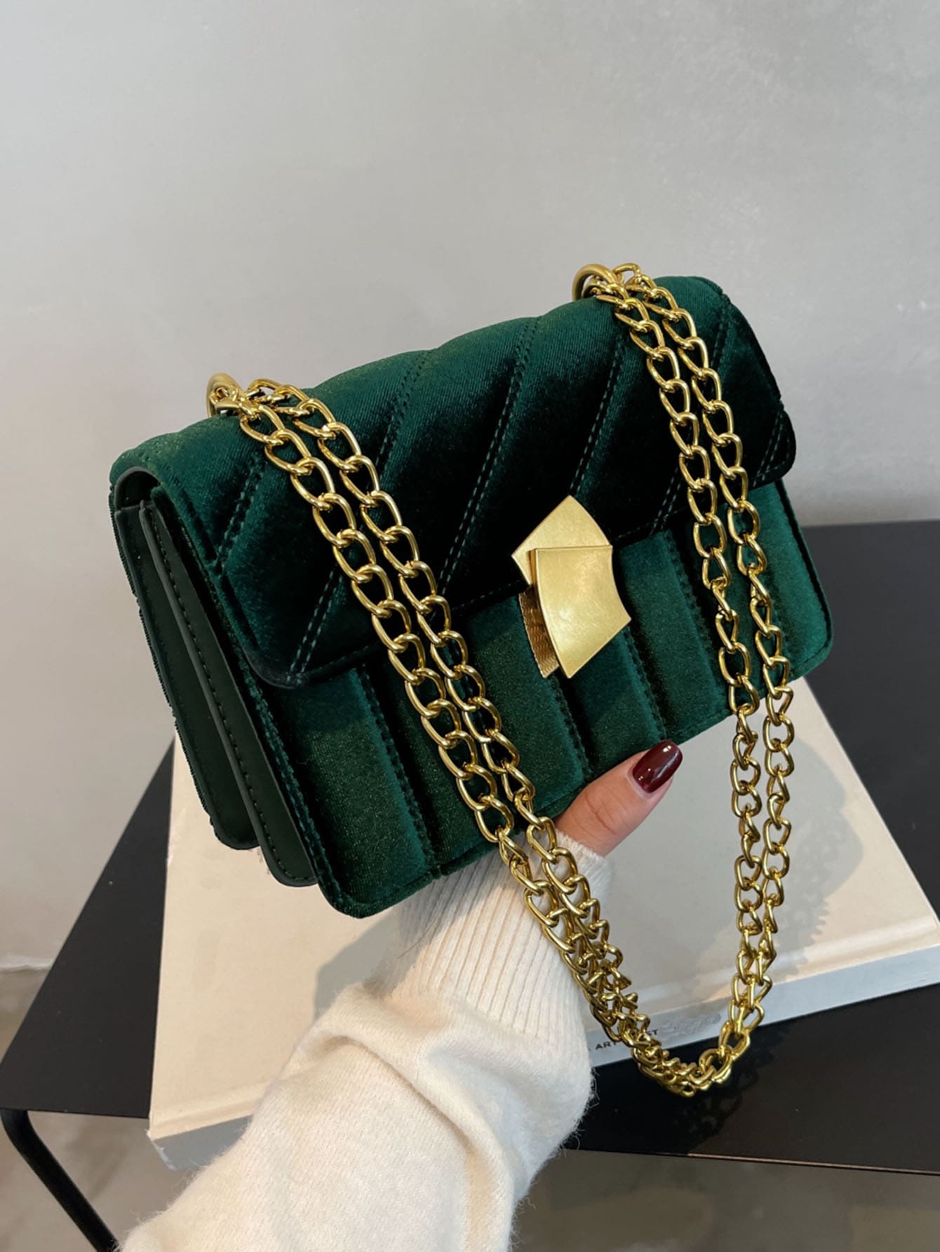Простая бархатная сумка с вышивкой, темно-зеленый